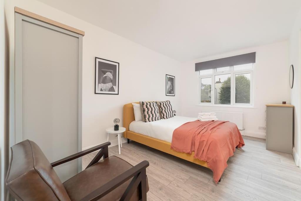 Two Bedroom Apartment By Buonomo Stays Short Lets & Serviced Accommodation In Balham With Balcony London Kültér fotó
