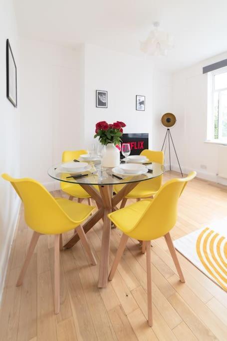 Two Bedroom Apartment By Buonomo Stays Short Lets & Serviced Accommodation In Balham With Balcony London Kültér fotó