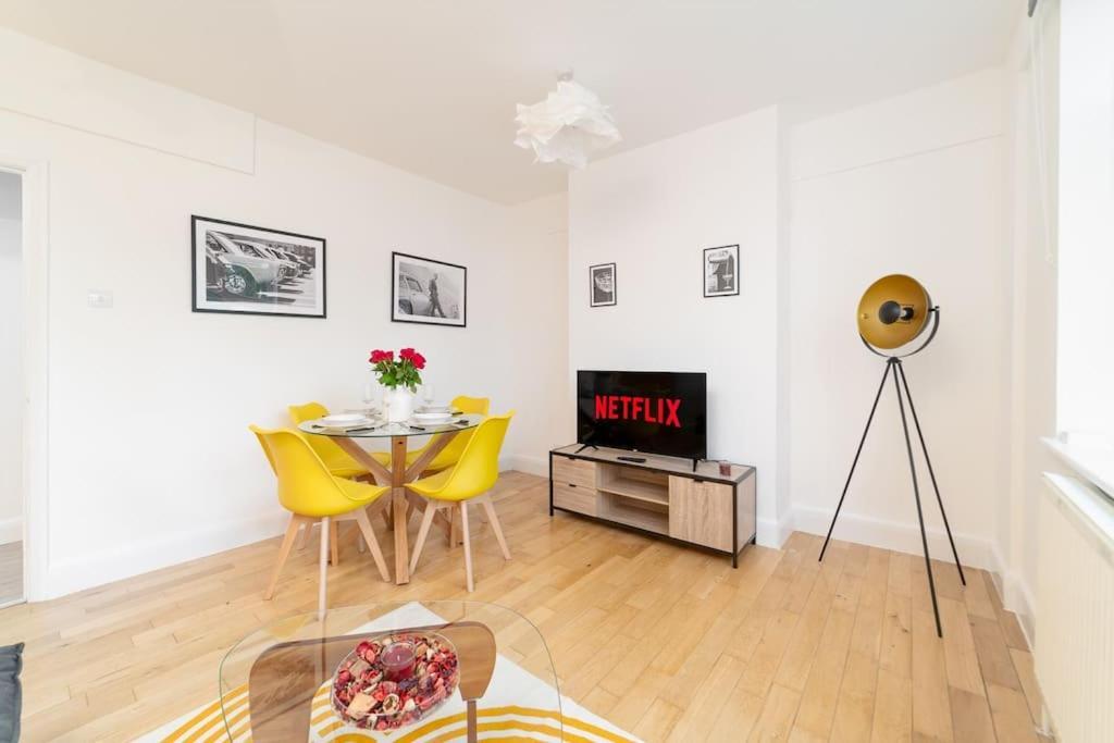 Two Bedroom Apartment By Buonomo Stays Short Lets & Serviced Accommodation In Balham With Balcony London Kültér fotó