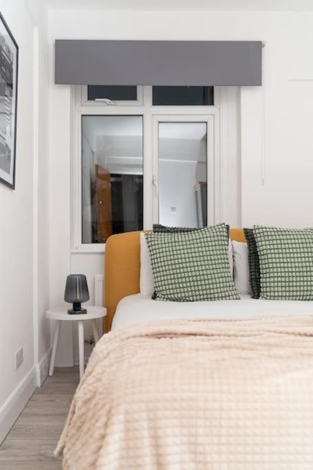 Two Bedroom Apartment By Buonomo Stays Short Lets & Serviced Accommodation In Balham With Balcony London Kültér fotó